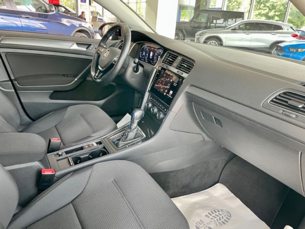 Volkswagen VII E-Golf Facelift - 11