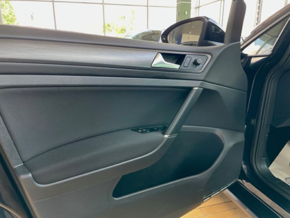 Volkswagen VII E-Golf Facelift - 9