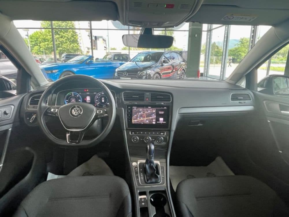 Volkswagen VII E-Golf Facelift - 12