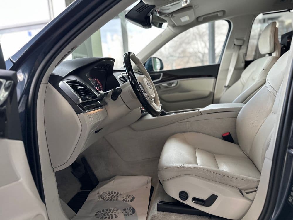 VOLVO XC90 2.0 D5 AWD MOMENTUM. - 10