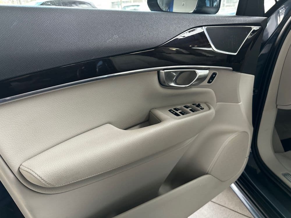 VOLVO XC90 2.0 D5 AWD MOMENTUM. - 9