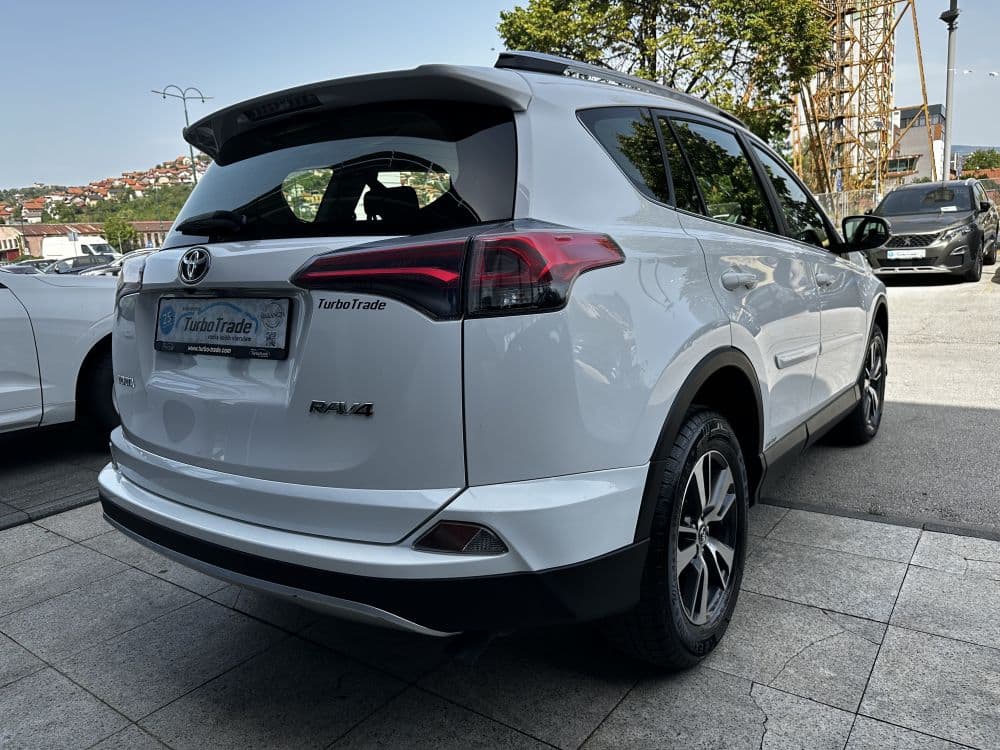 Toyota Rav4 2.0 D - 8