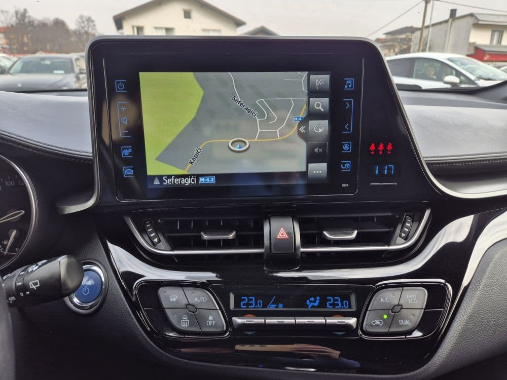 TOYOTA C-HR 1.8 E-CVT BUSINESS HYBRID - 17