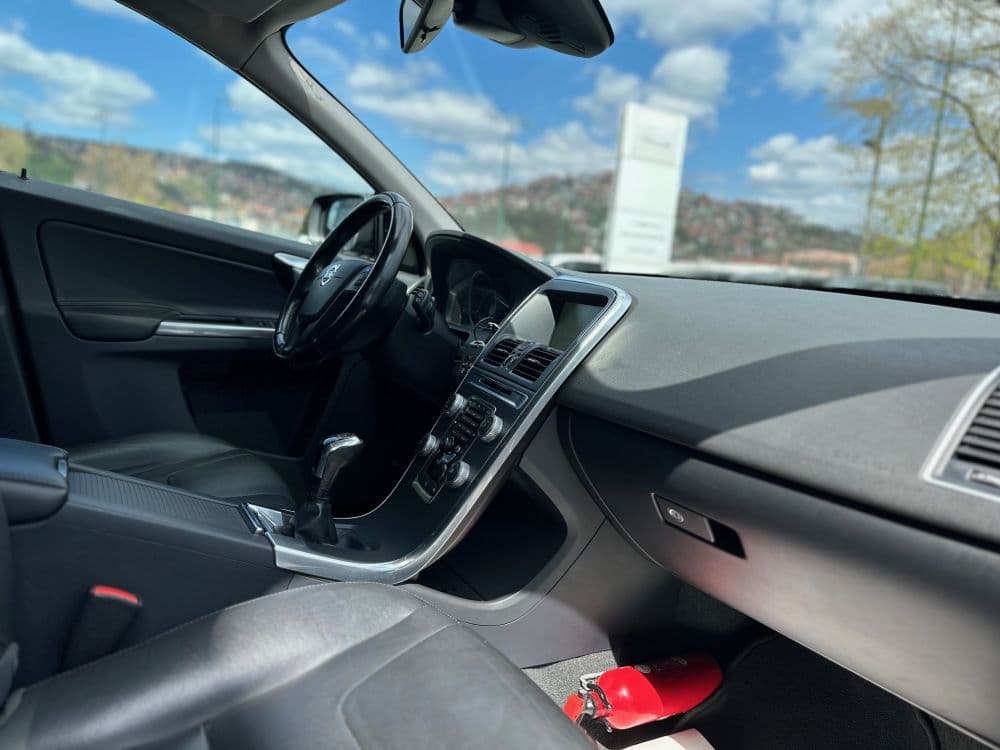 VOLVO XC60 D4 FACELIFT - 17