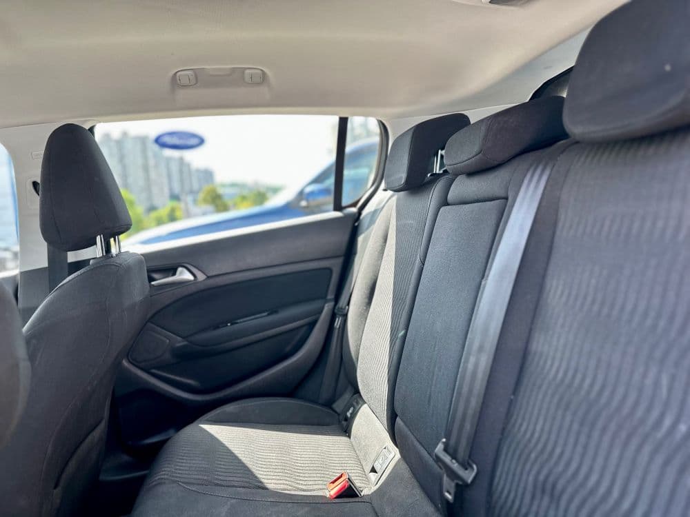 PEUGEOT 308 1.6HDi - 15