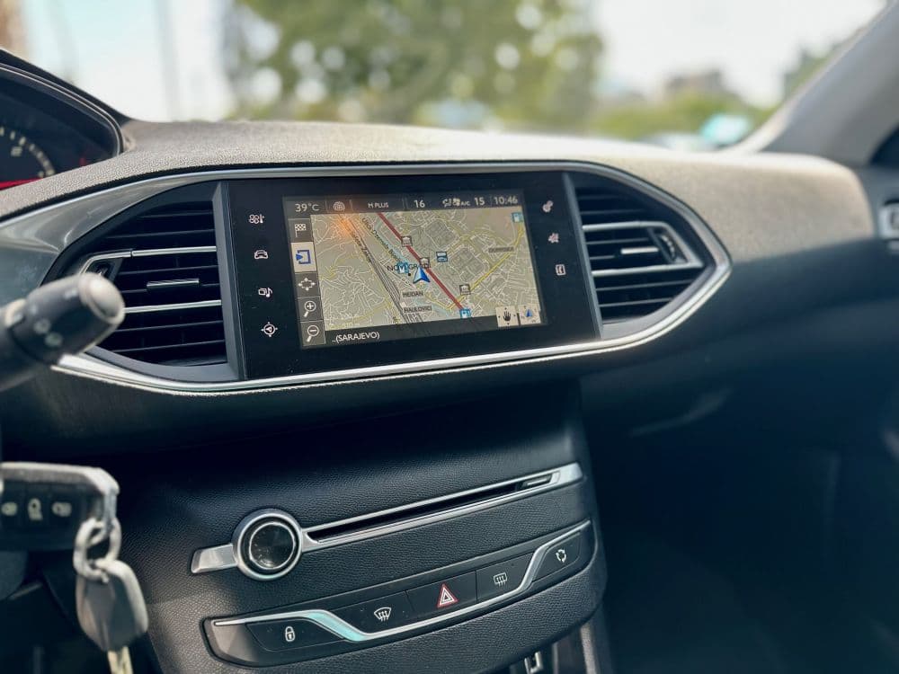 PEUGEOT 308 1.6HDi - 13