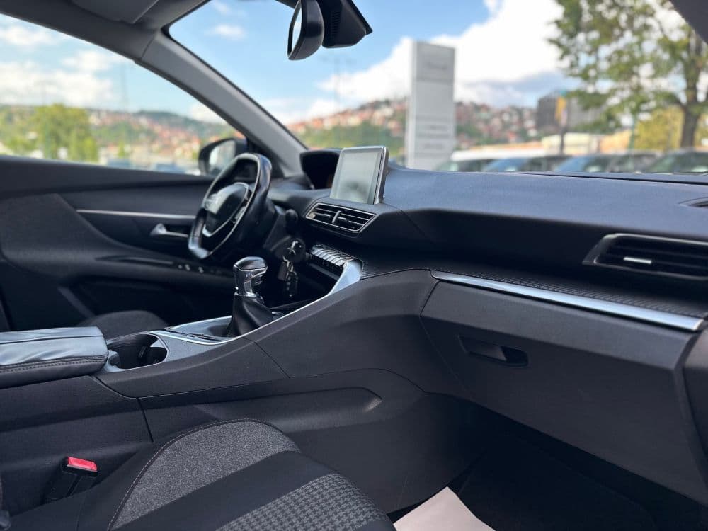 PEUGEOT 3008 1.6HDI - 15