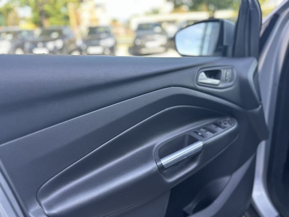 FORD KUGA 1.5 EcoBoost Aut - 9