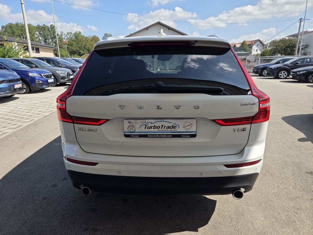 Volvo XC60 T8 4WD Momentum Hybrid - 7