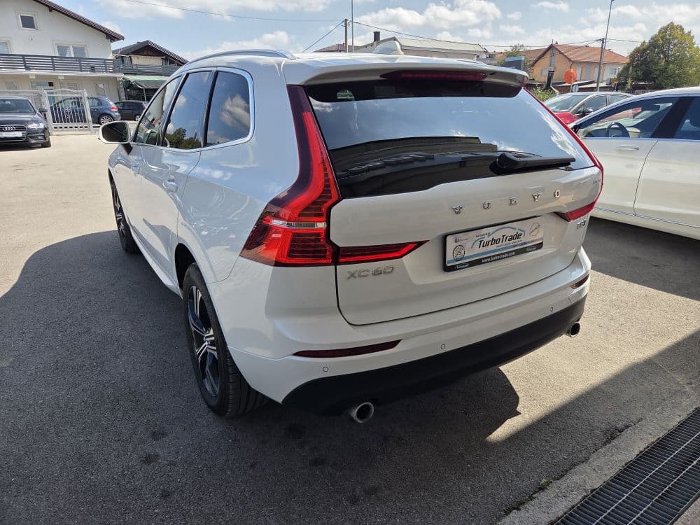 Volvo XC60 T8 4WD Momentum Hybrid - 6