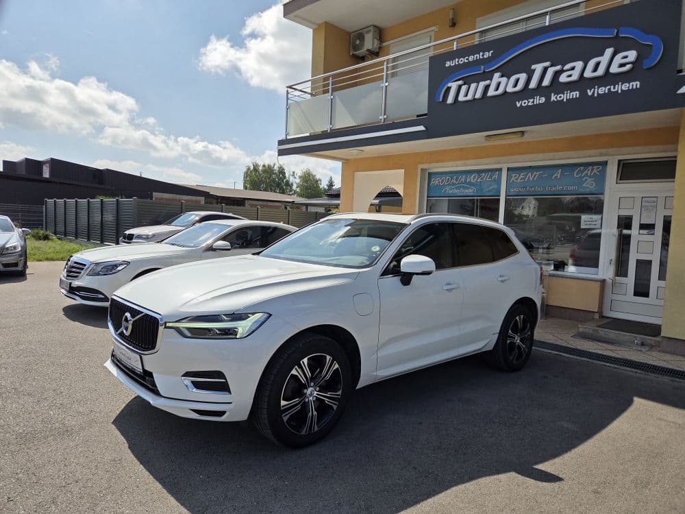 Volvo XC60 T8 4WD Momentum Hybrid - 3