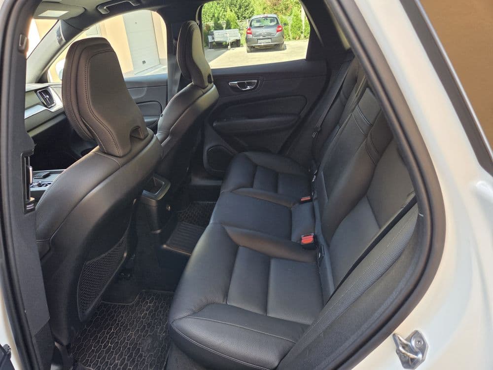 Volvo XC60 T8 4WD Momentum Hybrid - 19