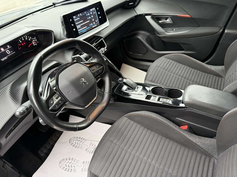 PEUGEOT 2008 1.2 PURE TECH ALLUR AUT - 10