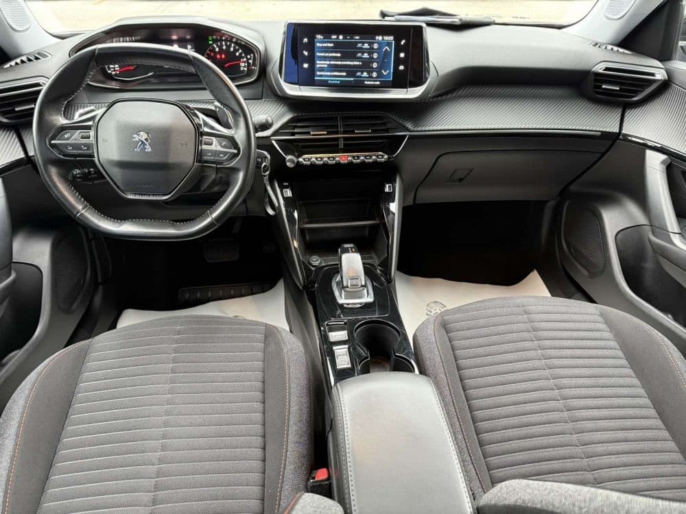 PEUGEOT 2008 1.2 PURE TECH ALLUR AUT - 9