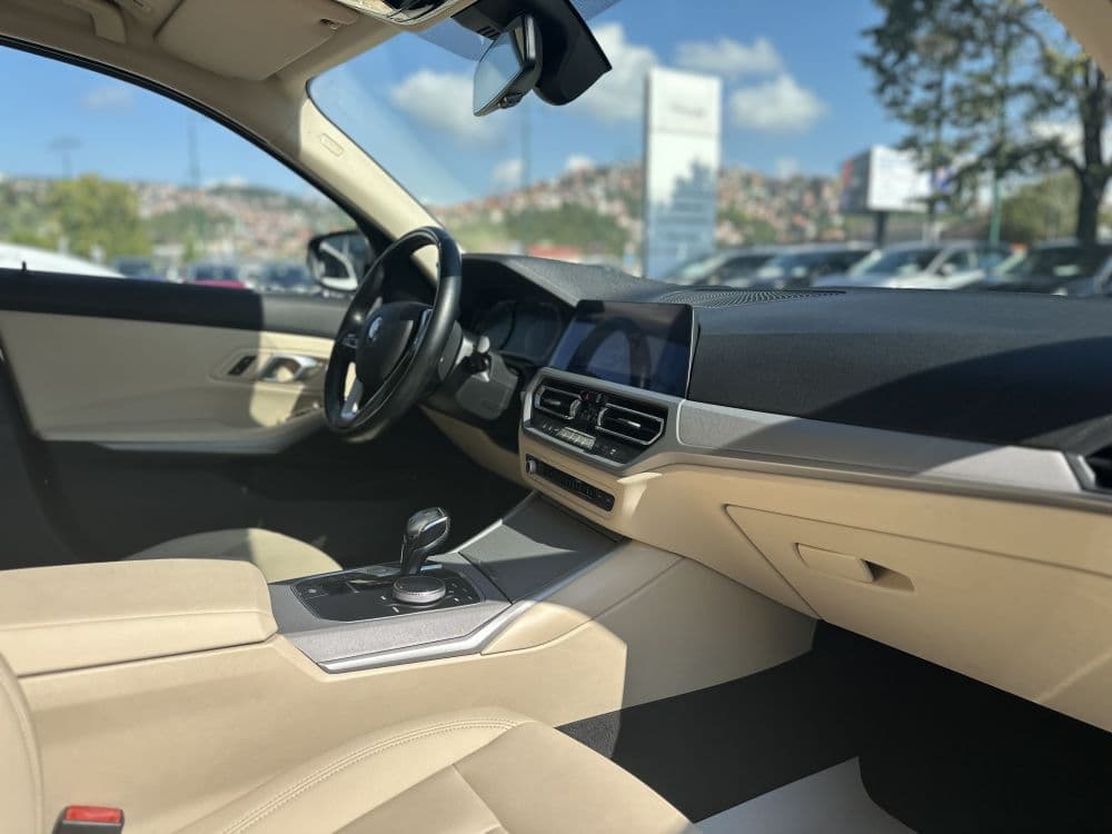 BMW 330E PLUG IN HYBRID - 19