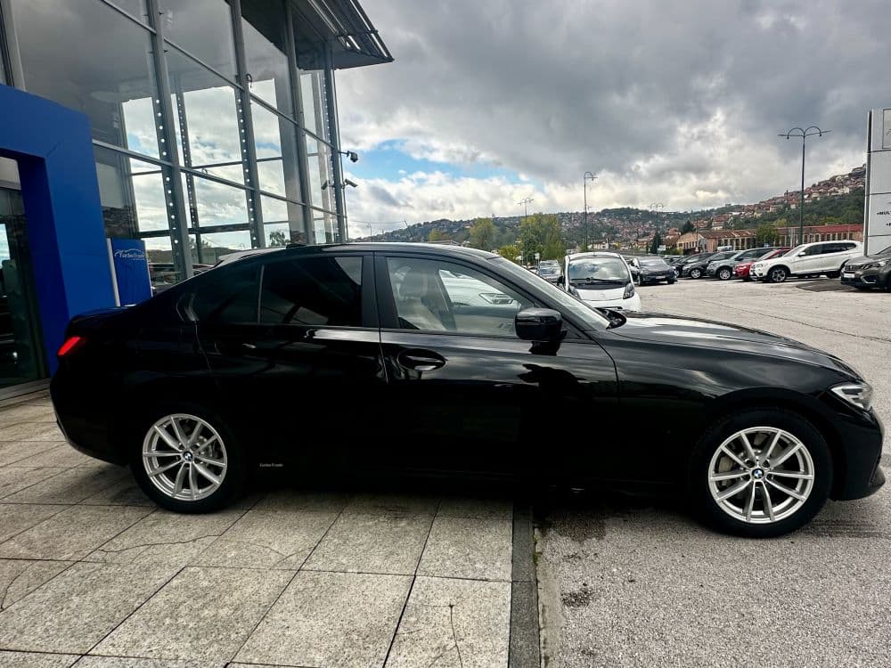 BMW 330E PLUG IN HYBRID - 4