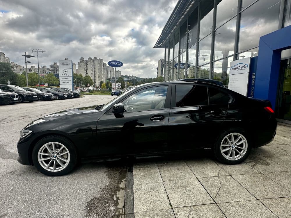 BMW 330E PLUG IN HYBRID - 5