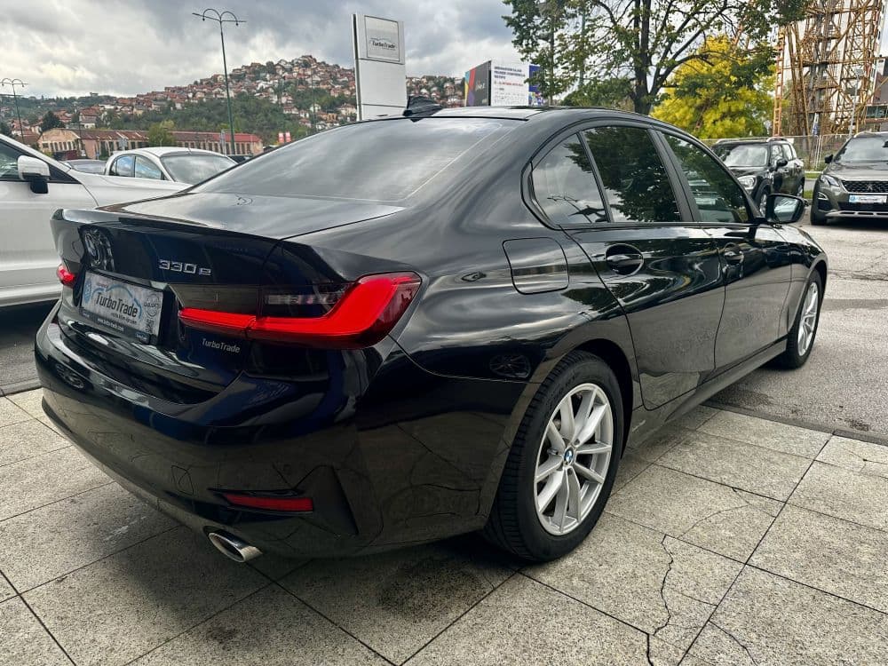 BMW 330E PLUG IN HYBRID - 8