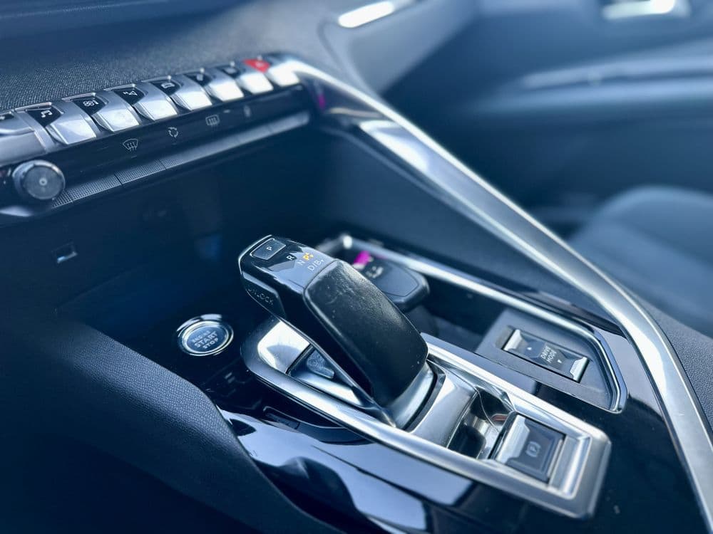 PEUGEOT 3008 1.6 PLUG-IN HYBRID ALLURE PACK - 18