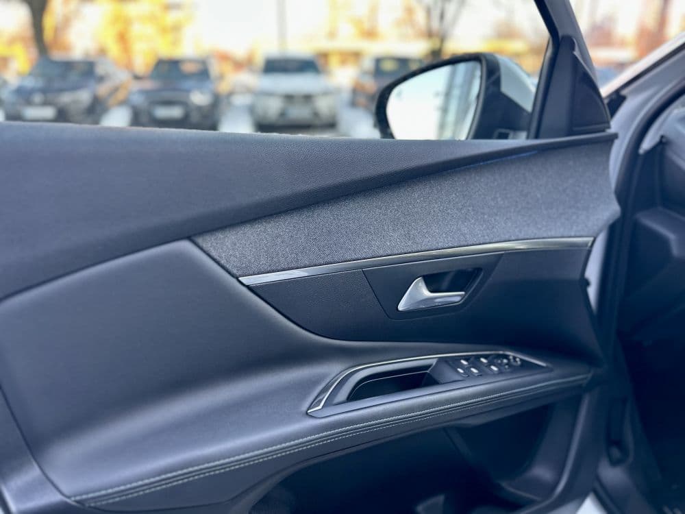 PEUGEOT 3008 1.6 PLUG-IN HYBRID ALLURE PACK - 11