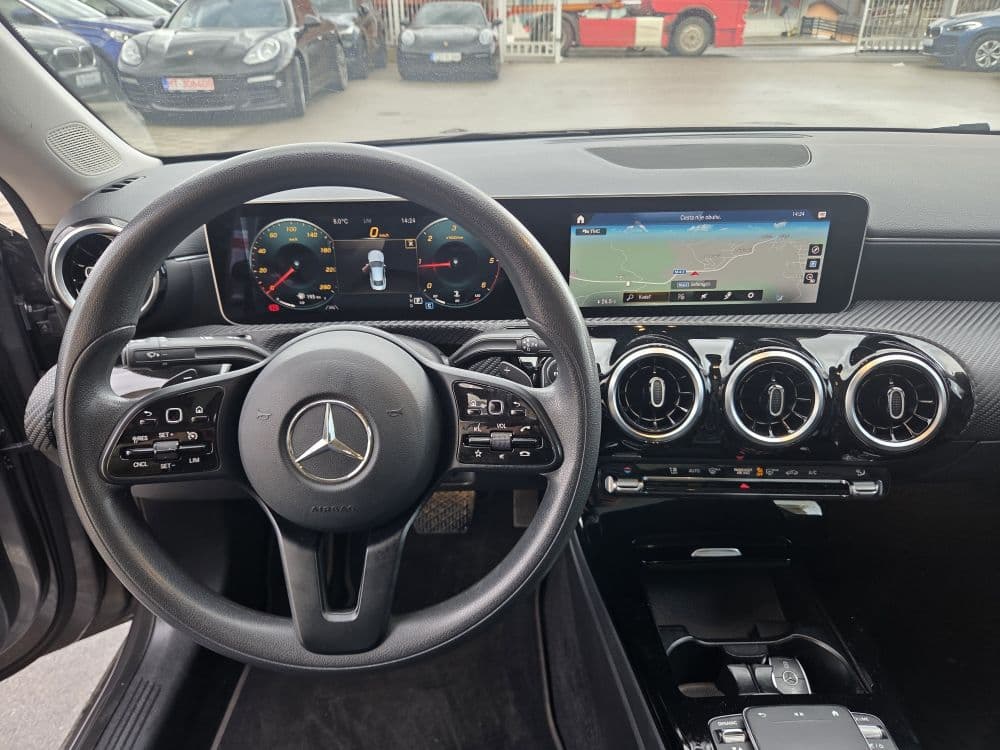 Mercedes-Benz CLA 180D Coupe Executive - 13