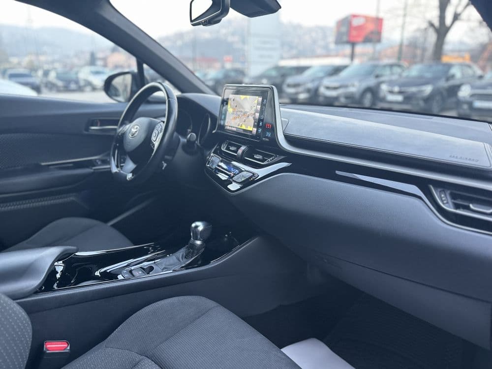 TOYOTA CHR 1.8 HYBRID XLE Premium - 18