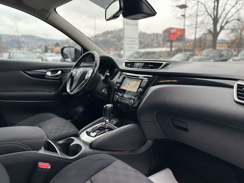 NISSAN QASHQAI 1.2 AUT - 17