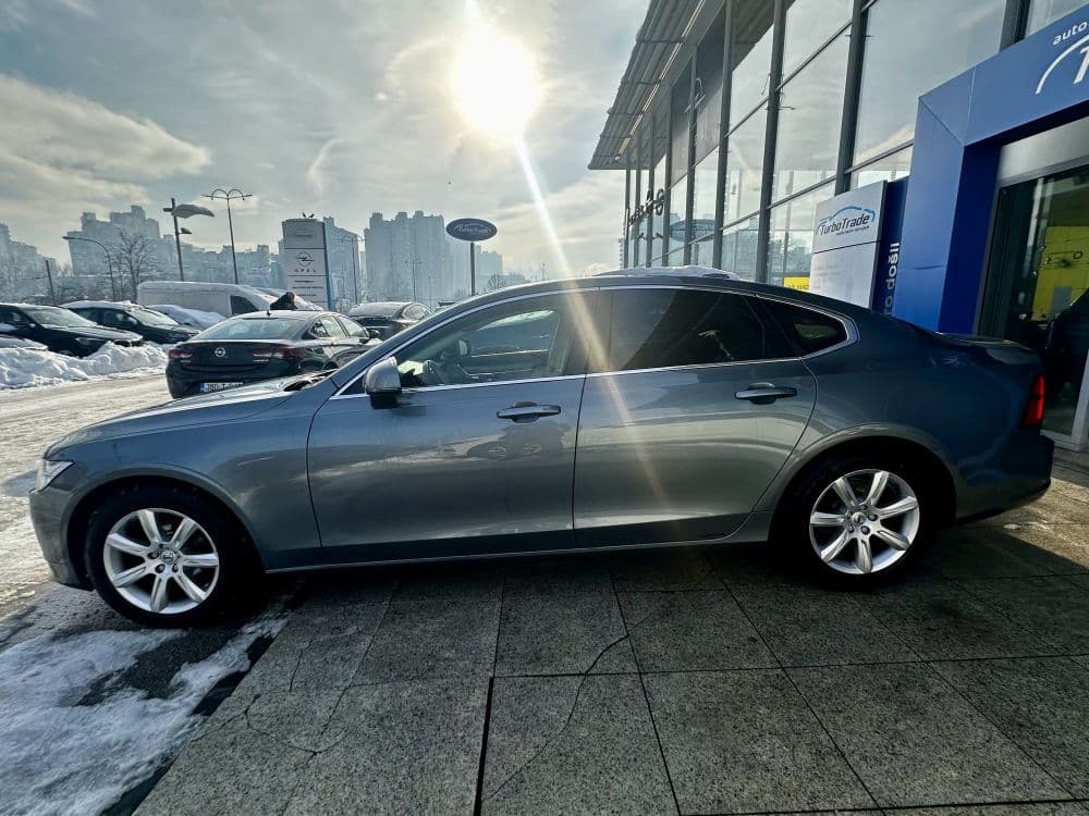 VOLVO S90 D3 MOMENTUM - 4