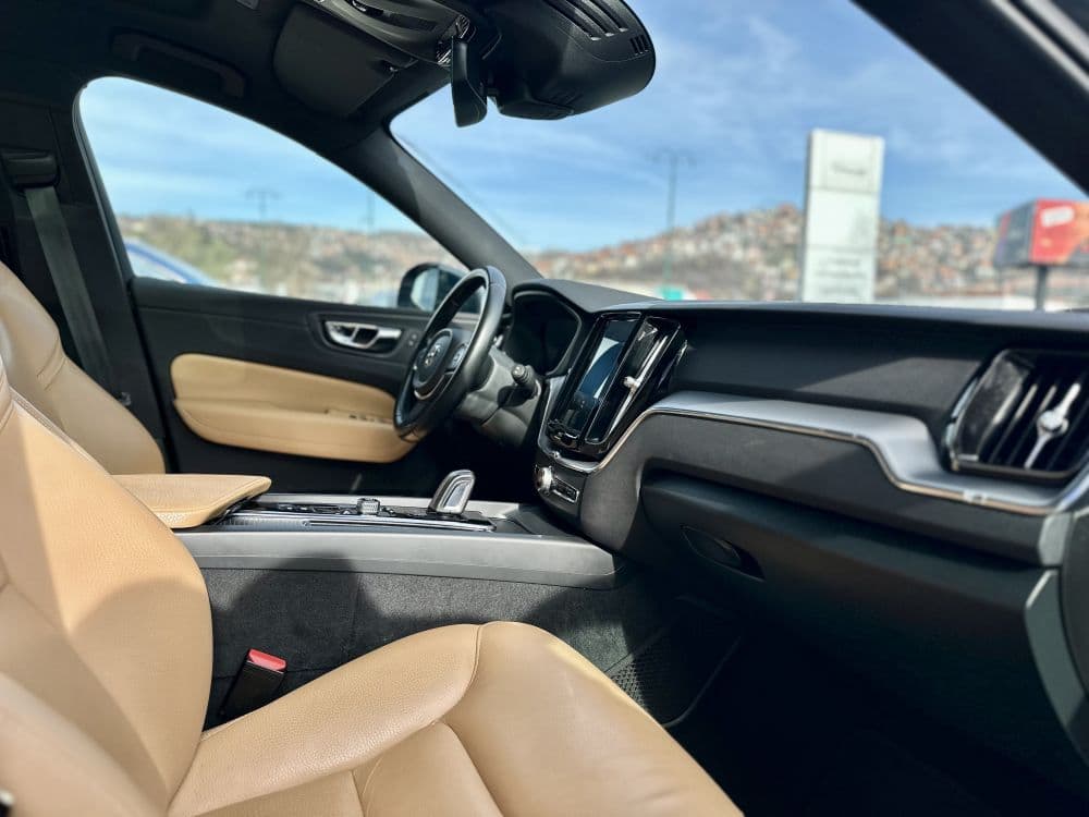 VOLVO XC60 T8 AWD PLUG IN - 17