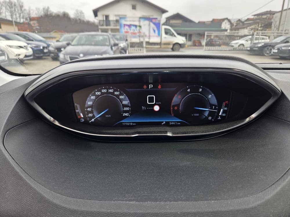 Peugeot 3008 1.5 HDI Business Aut - 13