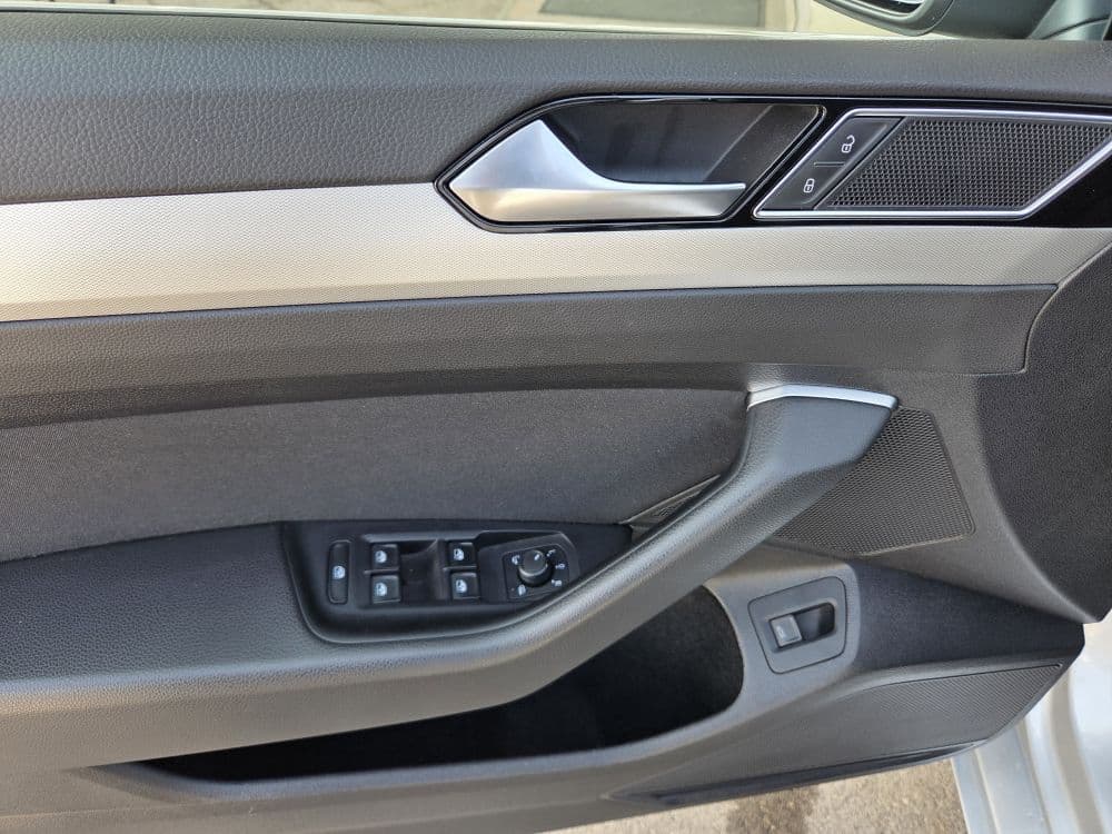 Volkswagen Passat 2.0 TDI DSG - 16