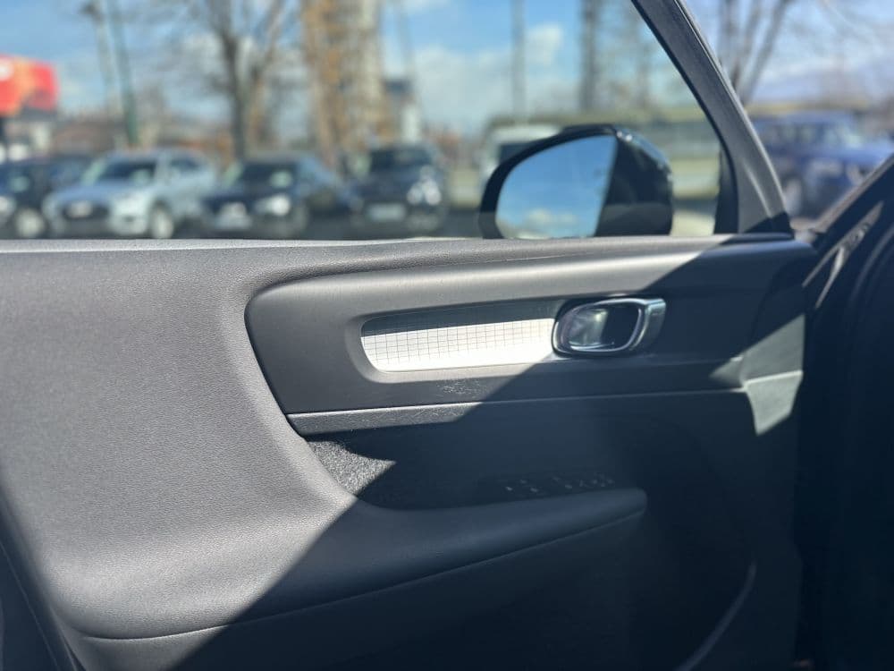 VOLVO XC40 B4 AWD - 9