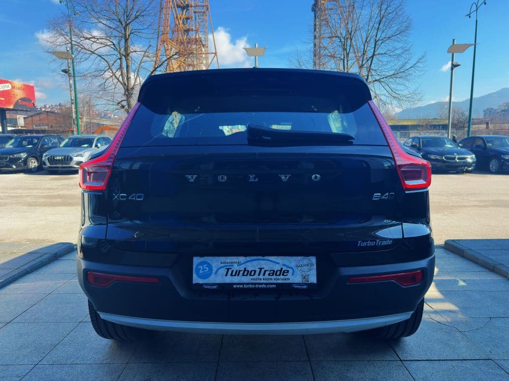 VOLVO XC40 B4 AWD - 5