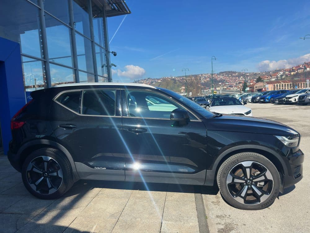 VOLVO XC40 B4 AWD - 8
