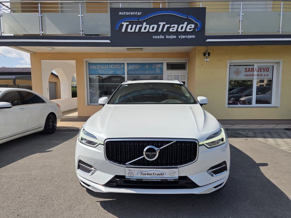 Volvo XC60 T8 4WD Momentum Hybrid - 2