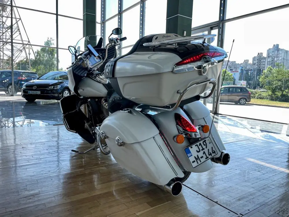 Indian Roadmaster 1800 ccm - 8