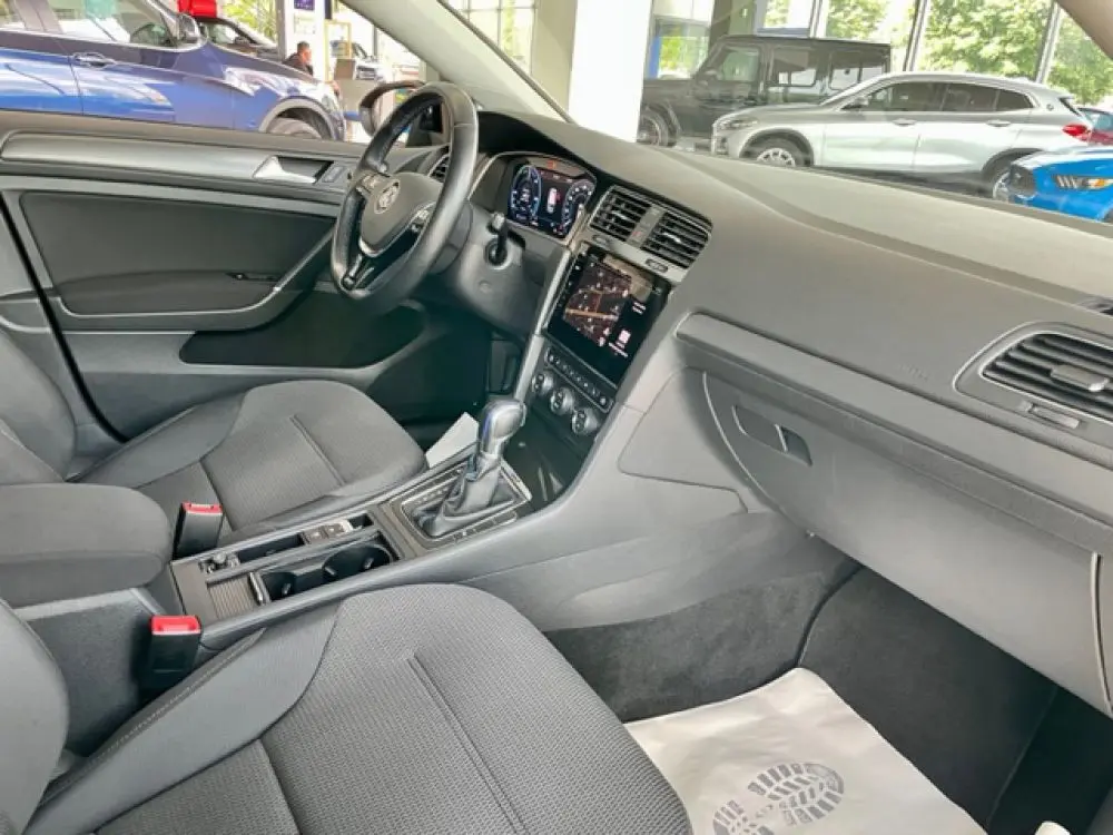 Volkswagen VII E-Golf Facelift - 11