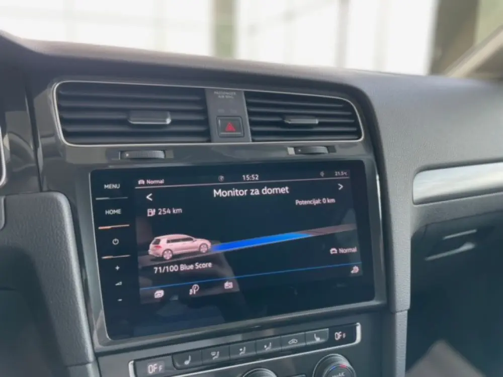 Volkswagen VII E-Golf Facelift - 17
