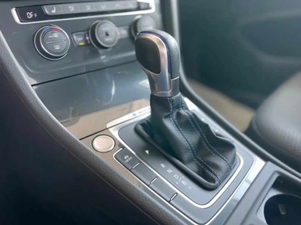 Volkswagen VII E-Golf Facelift - 19