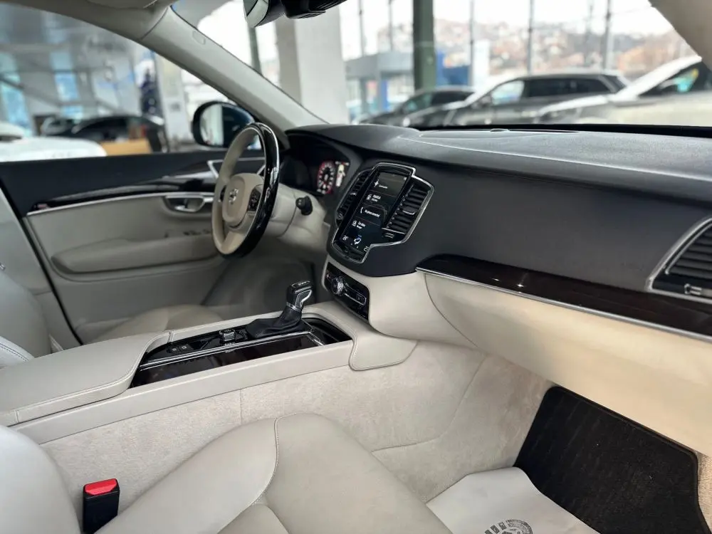 VOLVO XC90 2.0 D5 AWD MOMENTUM. - 15