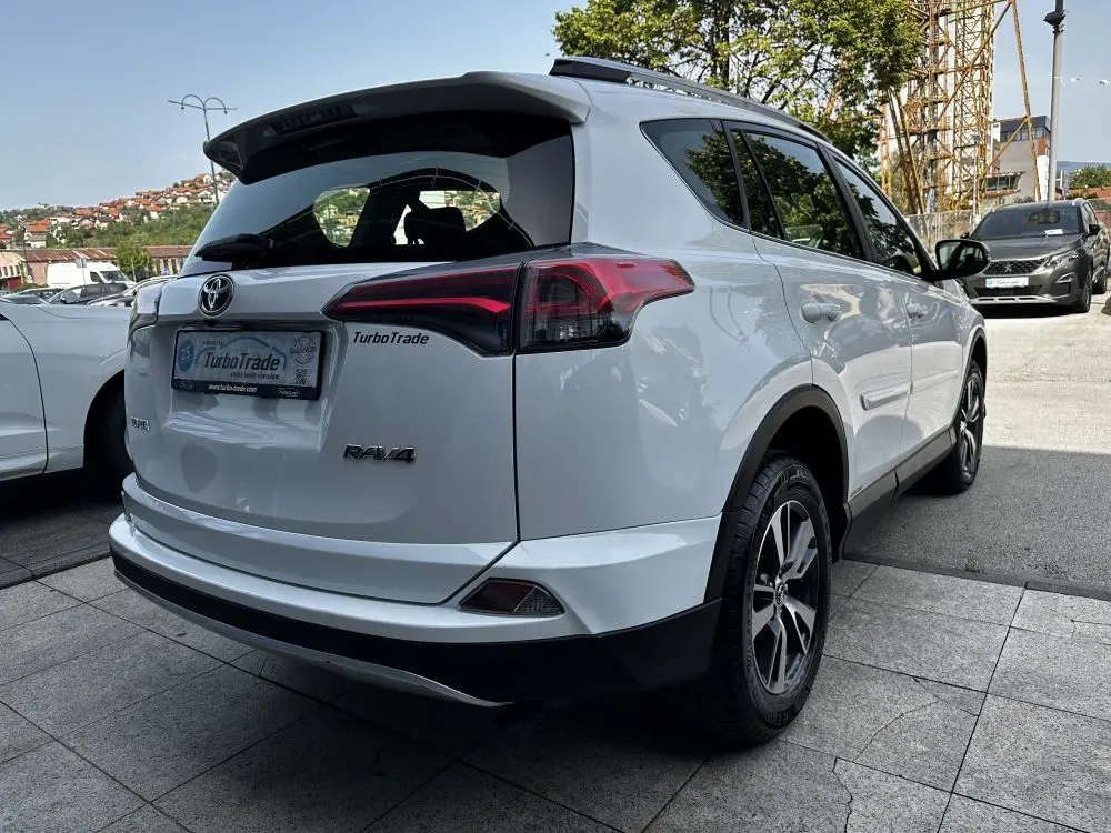 Toyota Rav4 2.0 D - 8