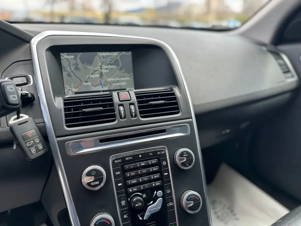 VOLVO XC60 D4 FACELIFT - 13