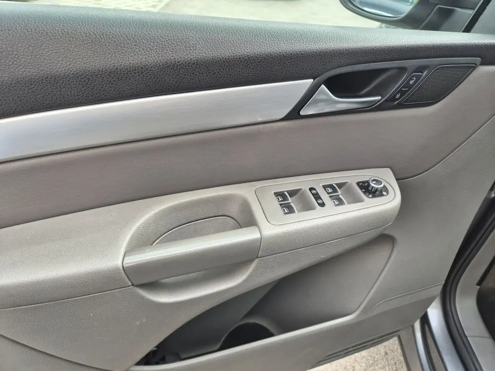 Volkswagen Sharan 2.0 TDI DSG - 17