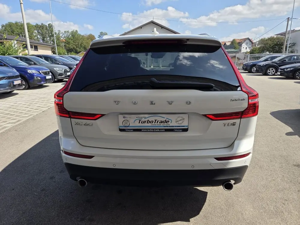 Volvo XC60 T8 4WD Momentum Hybrid - 7
