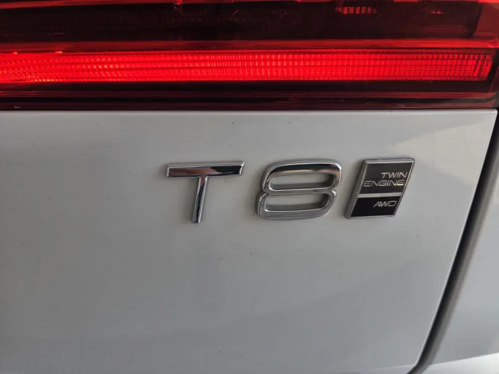 Volvo XC60 T8 4WD Momentum Hybrid - 9