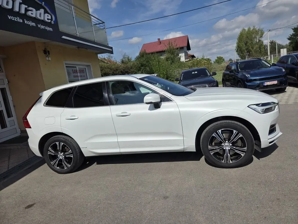 Volvo XC60 T8 4WD Momentum Hybrid - 5