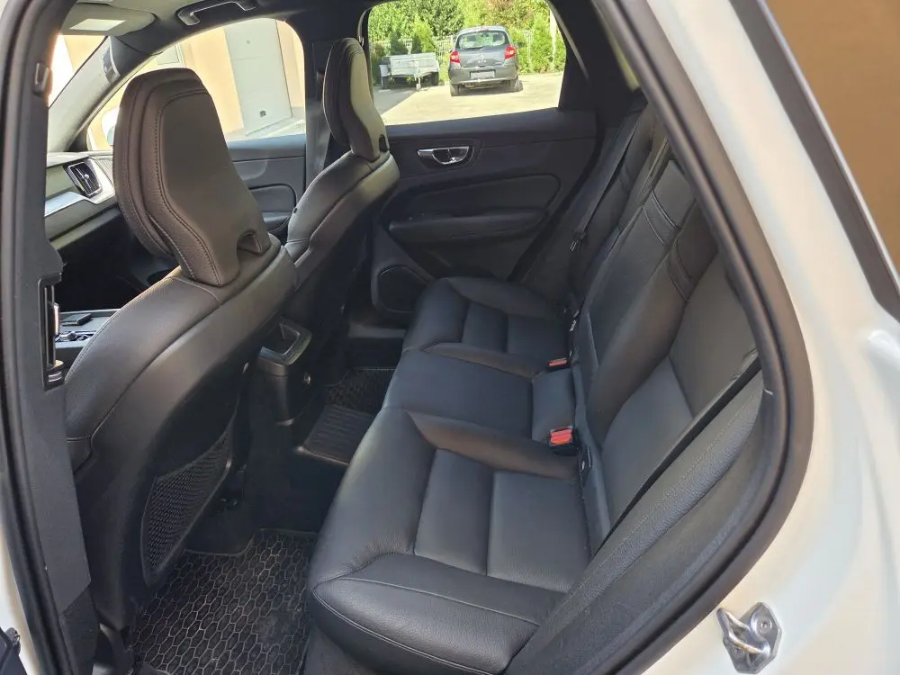 Volvo XC60 T8 4WD Momentum Hybrid - 19