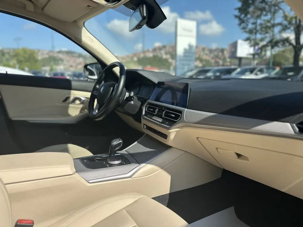 BMW 330E PLUG IN HYBRID - 19
