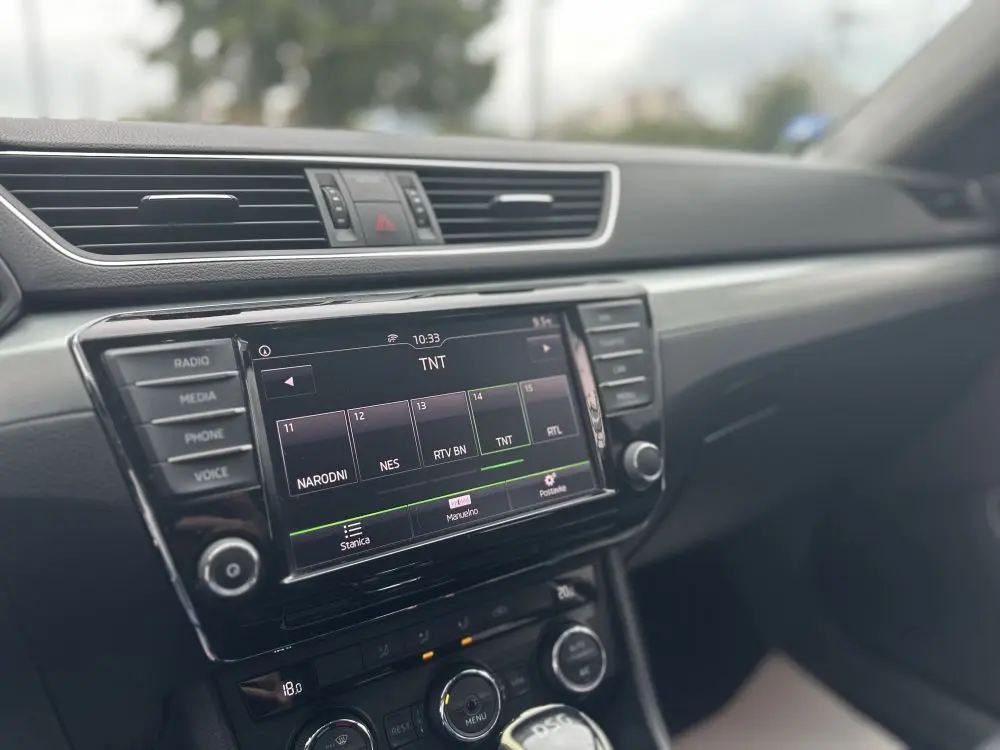 ŠKODA SUPERB 2.0TDI DSG - 14