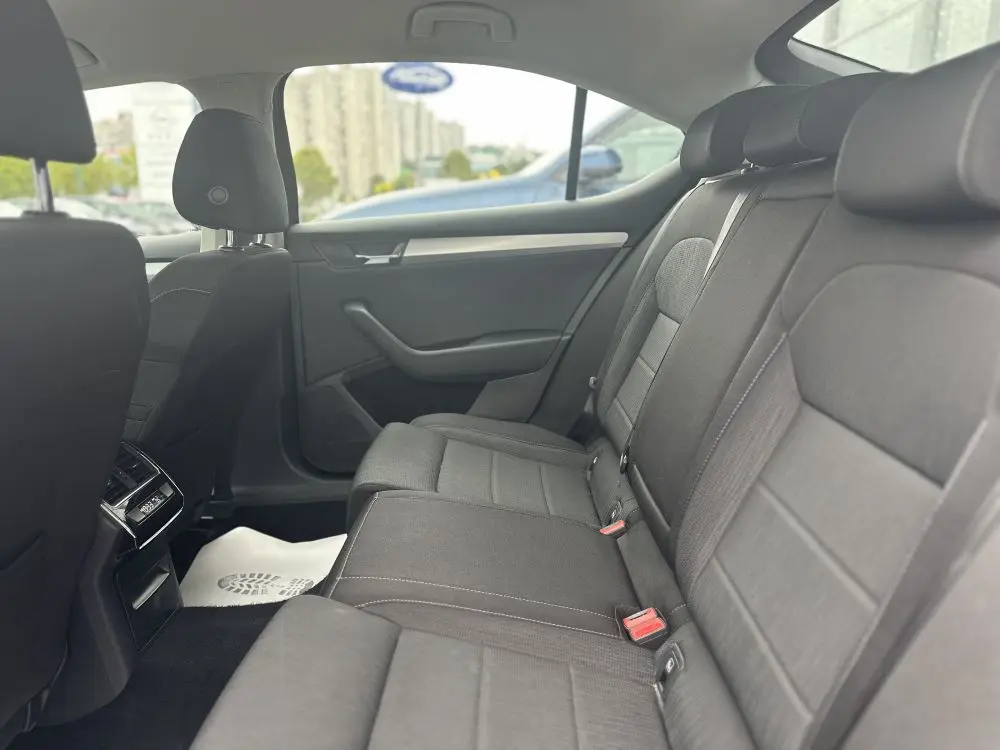 ŠKODA SUPERB 2.0TDI DSG - 16